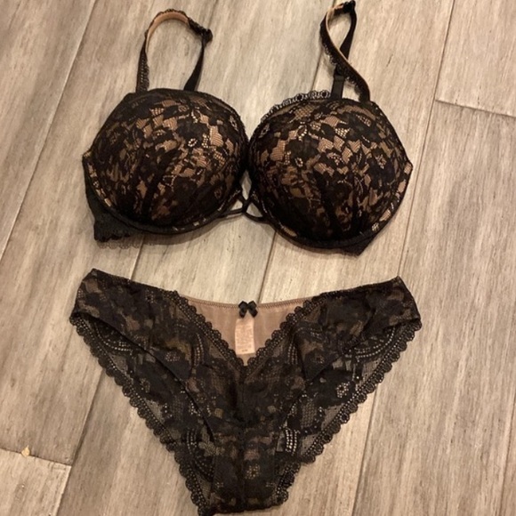 🎁NWOT 2010 Victoria’s Secret miraculous plunge bra-34D w M bottoms-set
